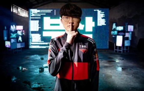 开云体育-包含Faker迎来十赛季高光表现，RNG球迷沸腾！的词条