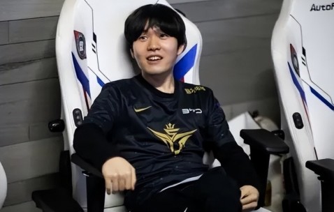 Kaiyun-包含Rookie迎来二十赛季高光表现，FPX球迷沸腾！的词条